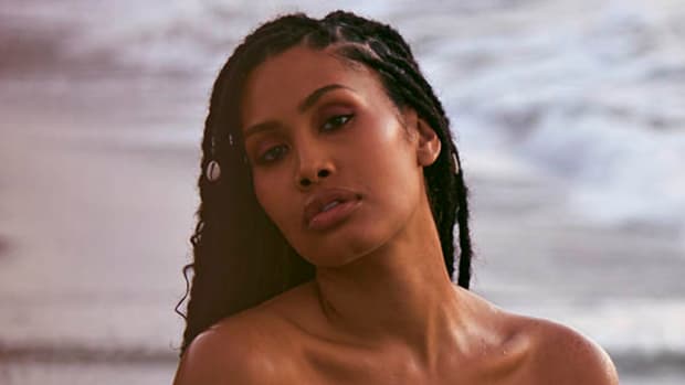 SI2022_Dominica_Leyna_Bloom_SHOT_12_081_GI